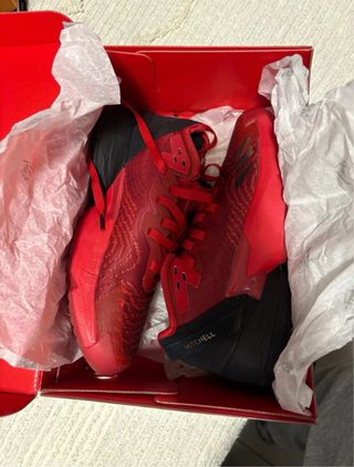 Scarpe da basket Adidas rosse 