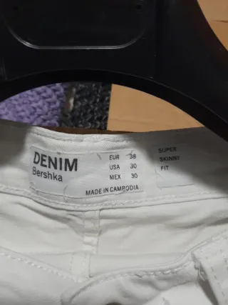 Pantalón vaquero beige