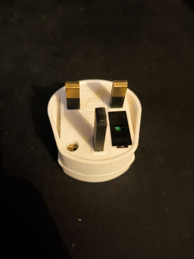 Adaptador Enchufe UK para Maquinilla de Afeitar