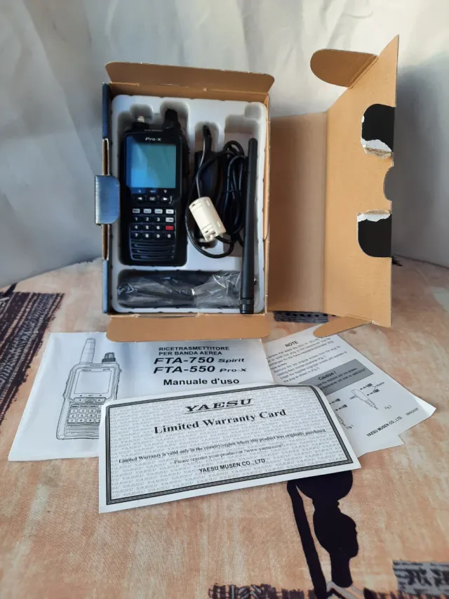 Walkie Talkie Yaesu FTA-550 Pro X