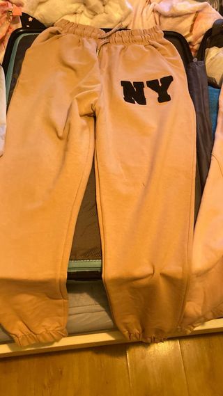 Pantalones deportivos NY mujer Rosa y Bershka