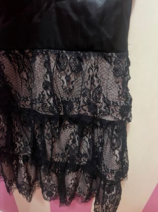 Vestido fiesta volantes encaje negro rosa T.L