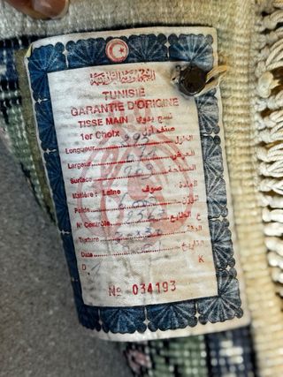 Alfombra artesanal de lana hecha en Túnez