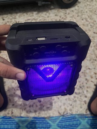 Altavoz GREATNCE con luces LED