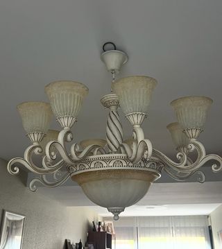 Lámpara de techo salón oro y blanco