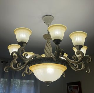 Lámpara de techo salón oro y blanco