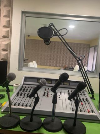 Equipo de radio/podcast AIRLAB