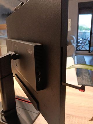 Monitor Lenovo 27"2K Webcam Ideal Teletrabajo