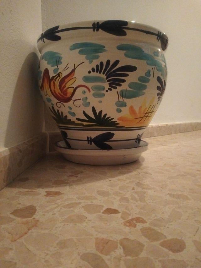 Macetero antiguo decorado
Venta en persona 