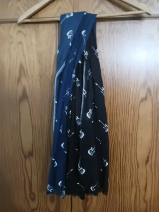 Bufanda con estampado de guitarra
