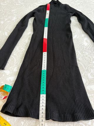 Vestido de punto negro manga larga