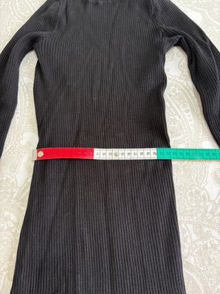 Vestido de punto negro manga larga