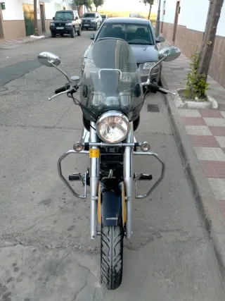 Hyosung Aquila GV 125