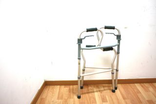 ANDADOR DE ALUMINIO PLEGABLE 72915