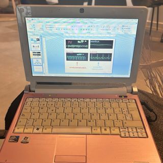 Portátil Acer Aspire One Rosa KAV60 + fundas