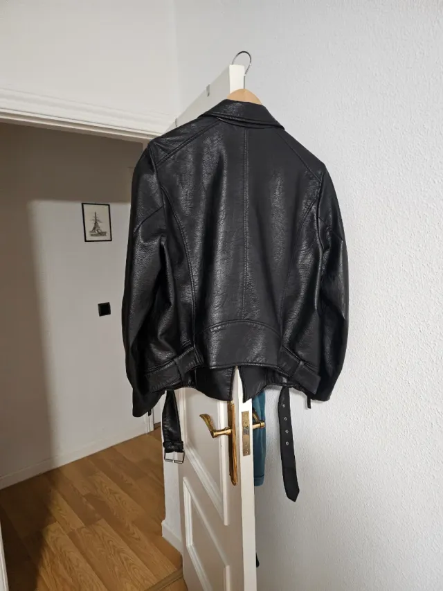 Cazadora polipiel negra