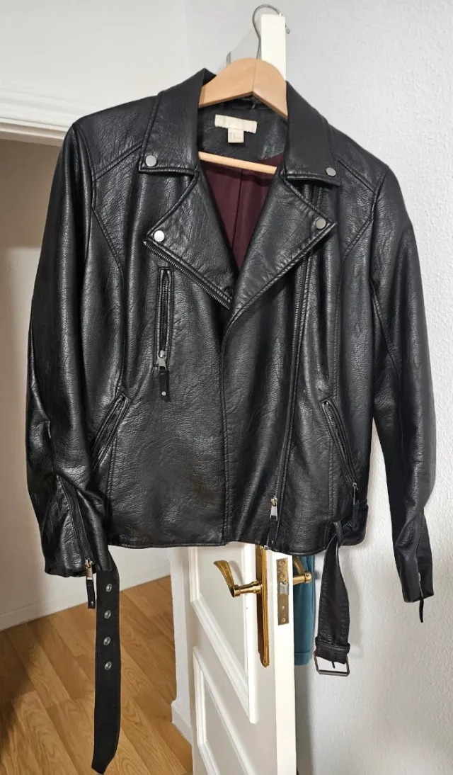 Cazadora polipiel negra