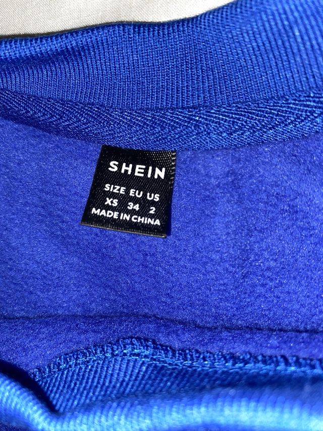 Sudadera azul con parche