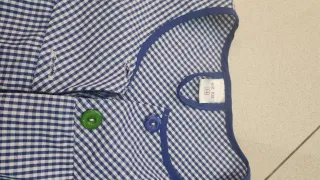 Bata escolar cuadros azul y blanco. Talla 14 años.