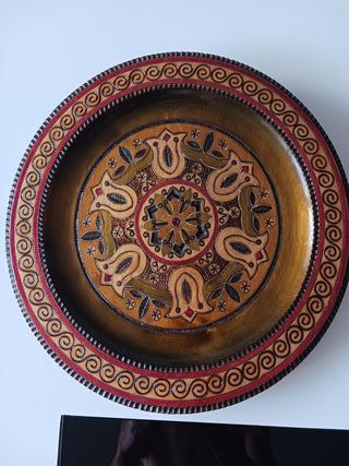 5 PLATOS ARTESANIA MADERA, Y OTROS