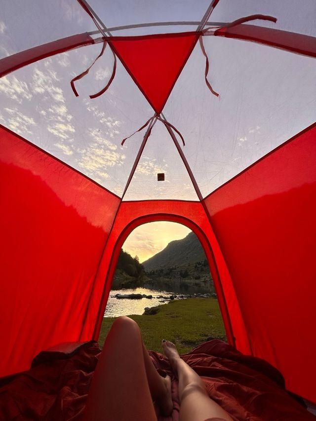 Tienda de campaña roja