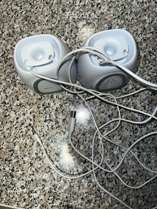 Altavoces Logitech USB Negros y Blancos