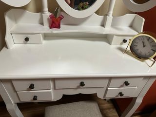 Toeletta bianca con 3 specchi