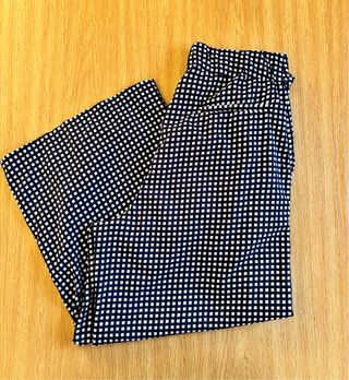 Pantaloni palazzo a quadretti bianchi e neri