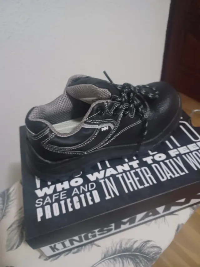 Vendo 7 pares de Botas de seguridad Kingsman negra