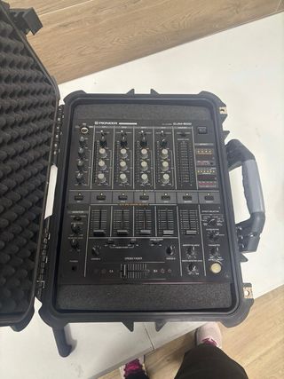 Se alquila equipo de sonido/iluminacion.