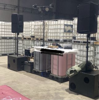 Se alquila equipo de sonido/iluminacion.