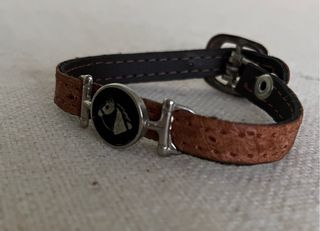 Pulsera de piel con detalle de caballo