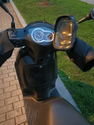 Moto Peugeot tweet 2022 50 4 Tiempos muy cuidadas
