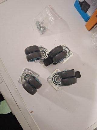 4 Ruedas Giratorias con Freno