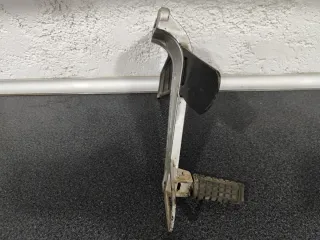 Estribera derecha Kawasaki KLE400