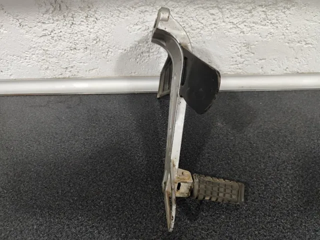 Estribera derecha Kawasaki KLE400