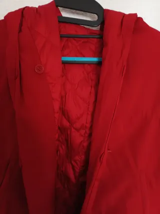 Abrigo de plumas rojo