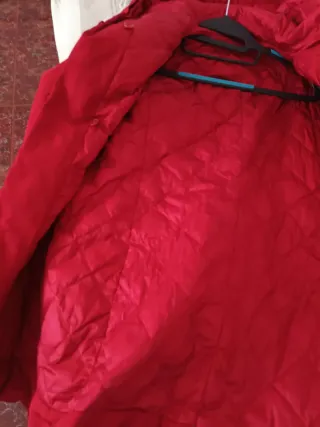 Abrigo de plumas rojo