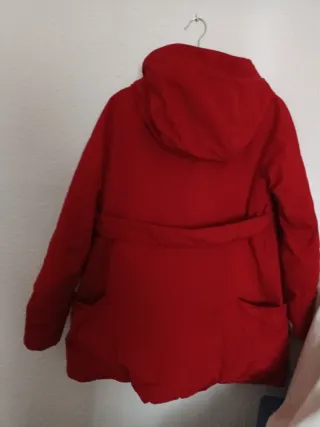Abrigo de plumas rojo