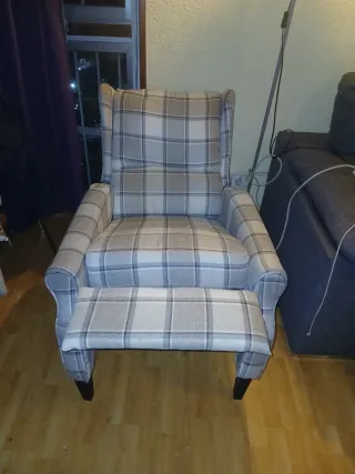 Sillón de tela a cuadros beige y gris