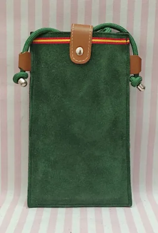 NOVEDAD! BOLSO FUNDA MÓVIL VERDE. PIEL CON BANDERA