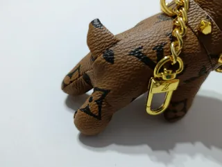 Llavero perro bulldog francés Louis Vuitton 