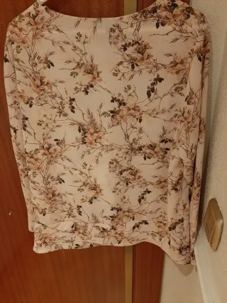 Blusón estampado floral manga larga