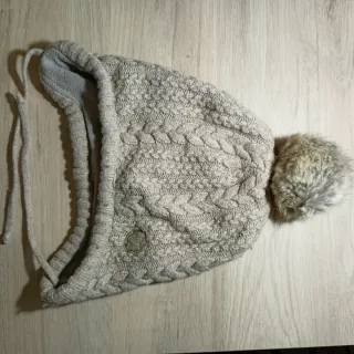 Gorro tejido pompón niño beige