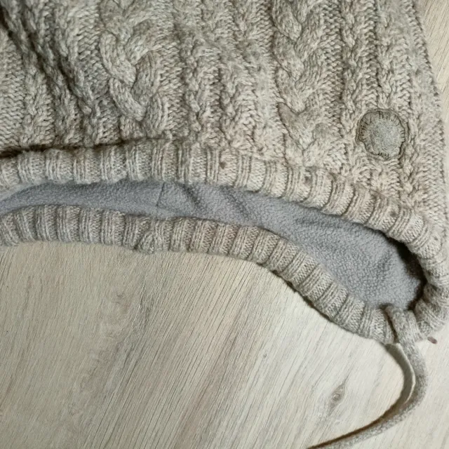 Gorro tejido pompón niño beige