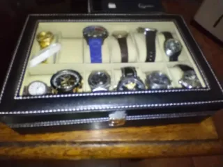Espositore per orologi
