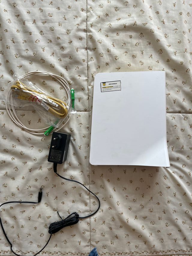 Módem Sagemcom F@st 5657 con accesorios