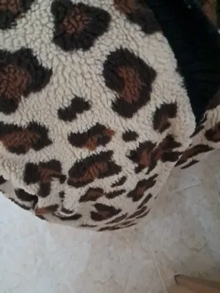 Chaquetón estampado leopardo y negro