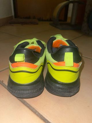 Scarpe sportive fluo taglia 42