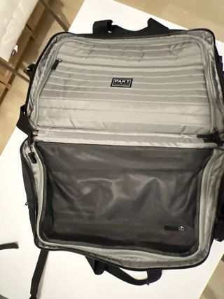 Bolso de viaje negro Pakt One Travel Duffel